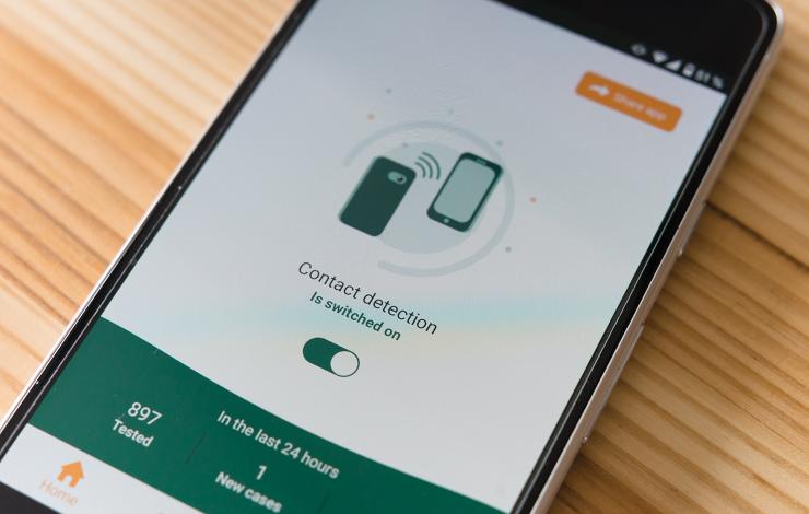 Covid-19 (Google, Apple) contact detection app on smartphone; Photo by Markus Winkler via Unsplash